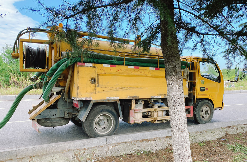 283钟山矿清洗抽粪车